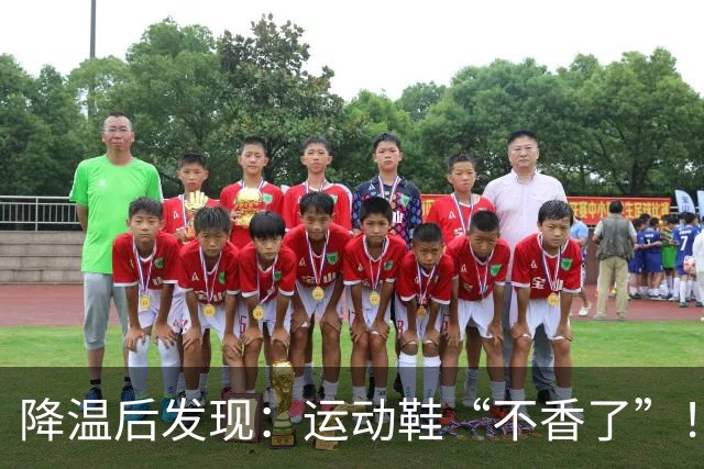 降温后发现：运动鞋“不香了”！今年更火的“丑丑鞋”，保暖高级
